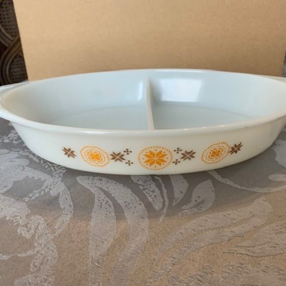 Pyrex Town & Country (1963-1967) Oval Divided Dish - Picture 2 of 3